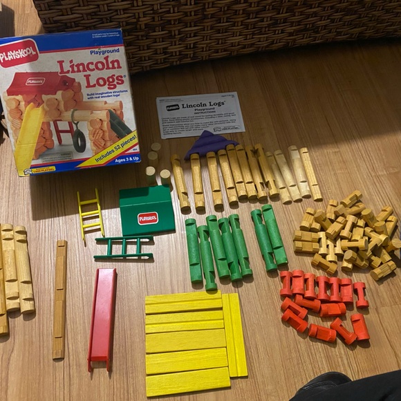 Vintage Lincoln Log set - Picture 3 of 3